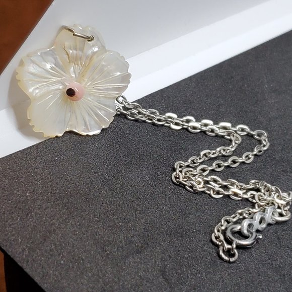 Hand Carved Mother Of Pearl Flower Pendant Anklet - Picture 1 of 3